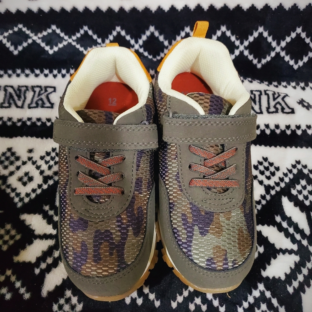 Carters Camo Toddler Size 9,11,12 Sneakers New - Picture 4 of 7